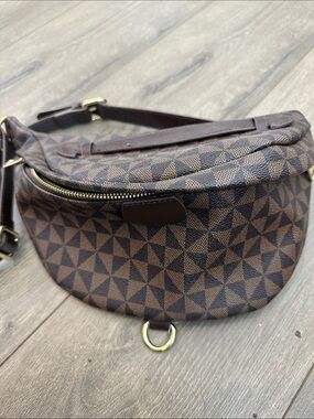 Amazon Brown Geometric Crossbody Belt Bag